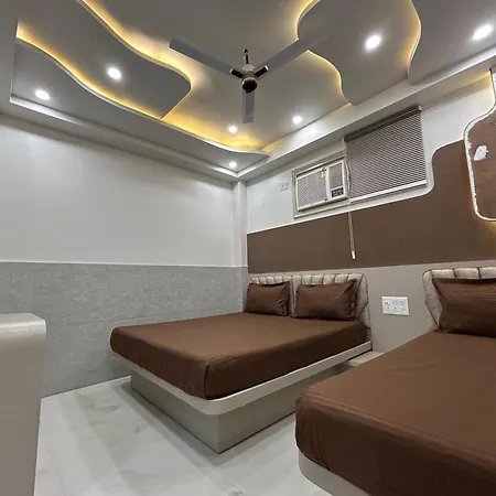 Hotel Shree Guru Couple Friendly At New Delhi Railway Station